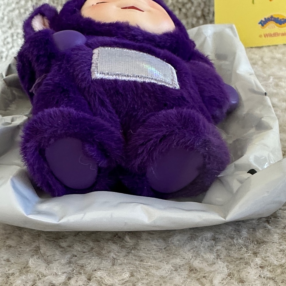 POP MART Vibrancy Teletubbies Figurine - Tinky Winky - Picture 6 of 13